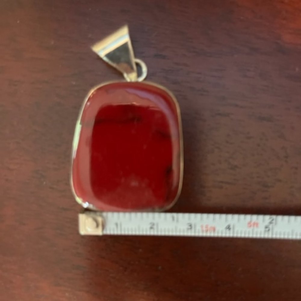 𝅺Red pendant set in sterling silver